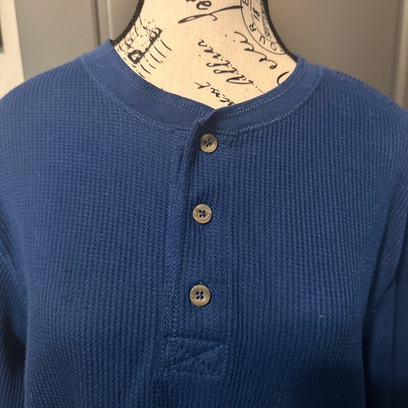 Men’s Button Henley - Picture 3 of 4